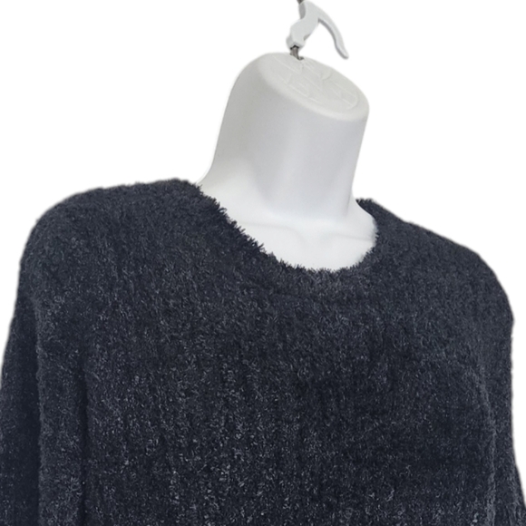One Tuff Babe @ Forever 21 Thick Fuzzy Knit Sweater Size Medium Pullover Soft. - Picture 7 of 11